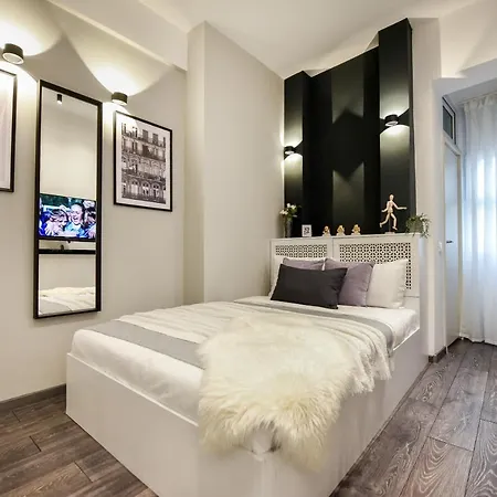 Apartment Premium Urban Living - Stylish At Universitate Prime Location