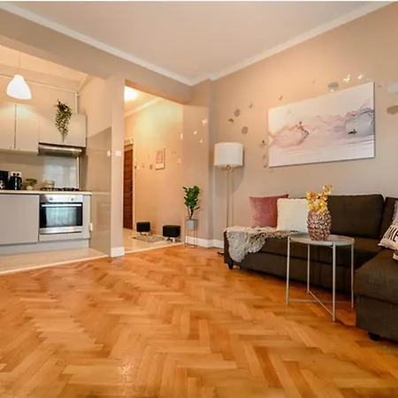 Premium Urban Living - Stylish At Universitate Prime Location