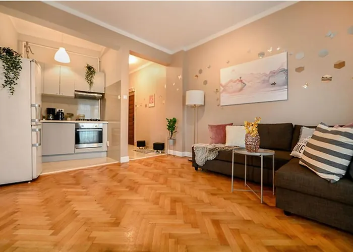 Premium Urban Living - Stylish At Universitate Prime Location